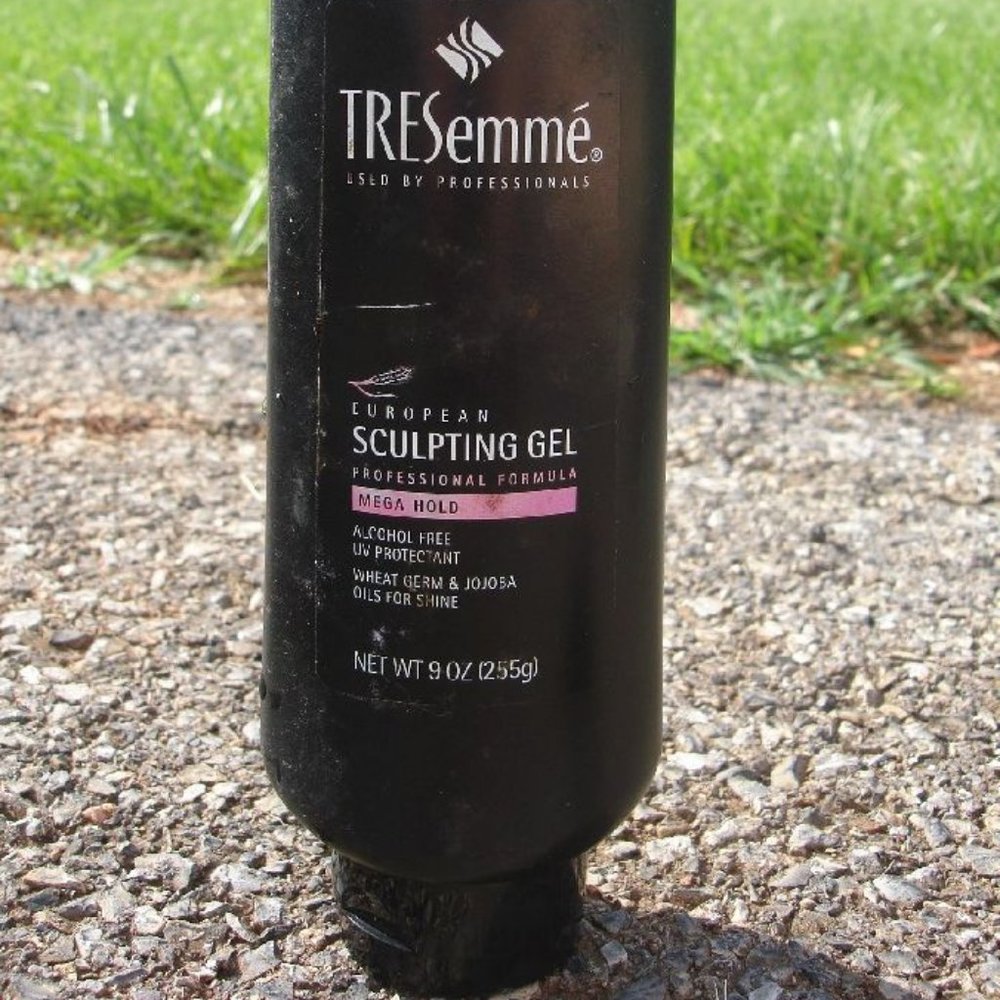 ONE bottle of TRESemme European sculpting gel, mega hold, 9oz